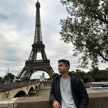 Gethesh Kumar is looking for a room in CBD