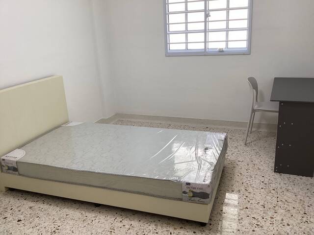 Air-cond common room for rent in Dover Road