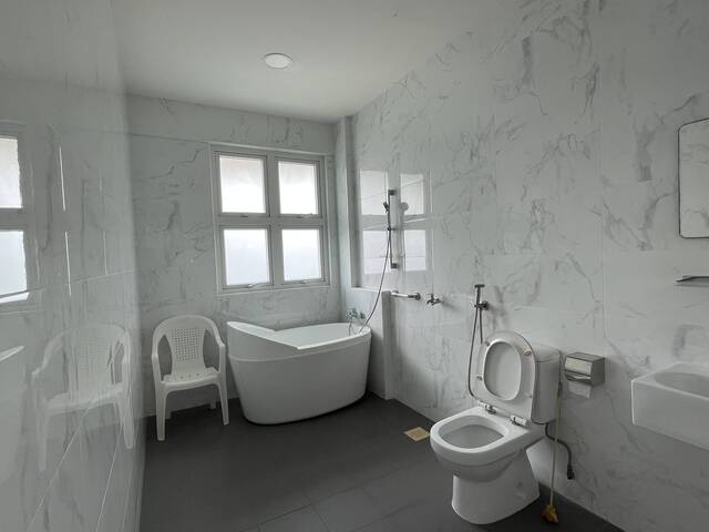 Landed House Master room of 500-600 sq.ft for couple (Near Upper Thomson TEL )