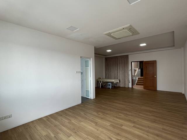 Landed House Master room of 500-600 sq.ft for couple (Near Upper Thomson TEL )