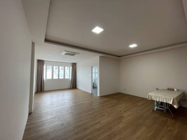 Landed House Master room of 500-600 sq.ft for couple (Near Upper Thomson TEL )