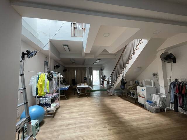 Landed House Master room of 500-600 sq.ft for couple (Near Upper Thomson TEL )