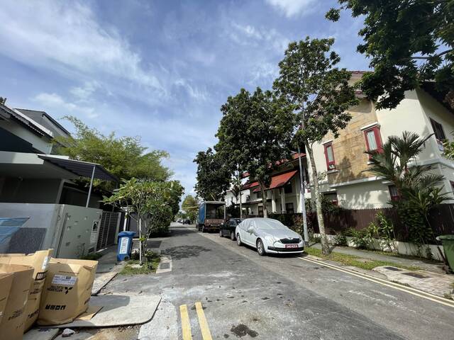 Landed House Master room of 500-600 sq.ft for couple (Near Upper Thomson TEL )