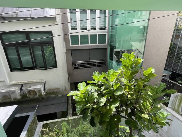 Landed House Master room of 500-600 sq.ft for couple (Near Upper Thomson TEL )