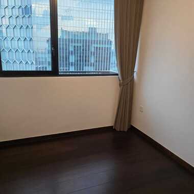 Bugis MRT , Condo Queen Room for Rent. Expats Living.