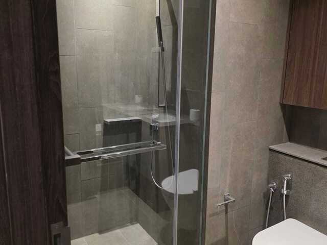 Bugis MRT , Condo Queen Room for Rent. Expats Living.