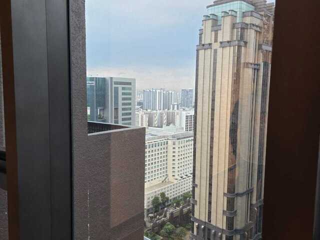 Bugis MRT , Condo Queen Room for Rent. Expats Living.