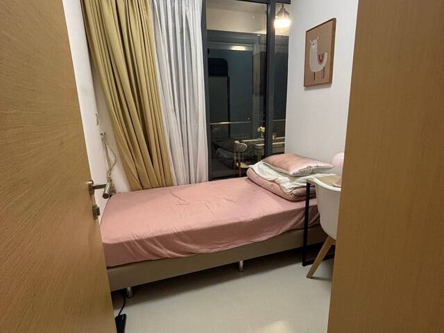 Cozy Single Condo Room