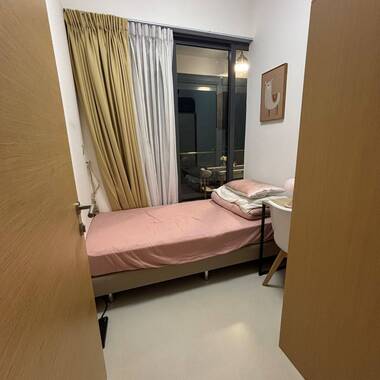 Cozy Single Condo Room