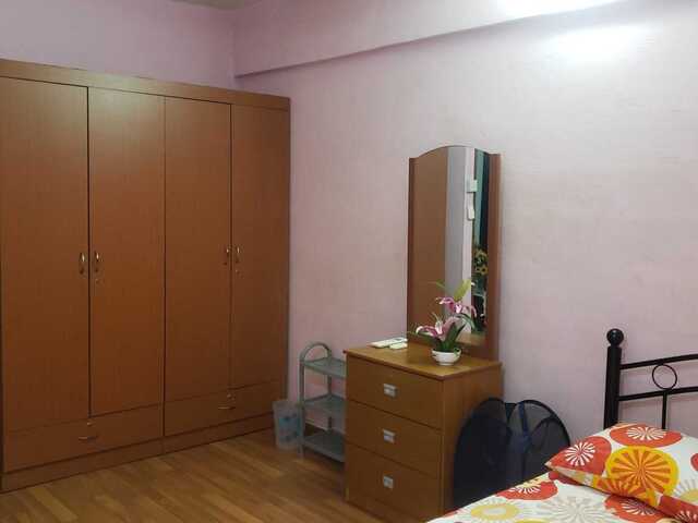 Blk 251 Jurong East - indian owner - $900 for 1 lady ; $1000 for couple