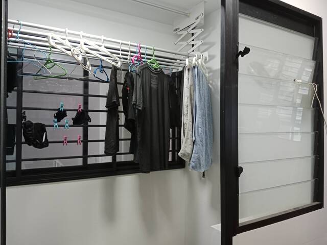 3rm hdb, free/foc daily cleaning services, access to full condo facilities( nearby)