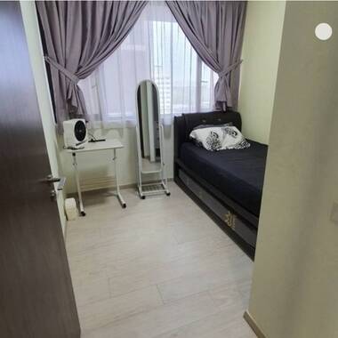 Privacy Room with attached bathroom, GYM, Swimming Pool, Near Mrt and Shopping Mall