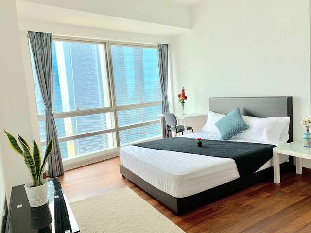 Big Furnish Queen Room with Own Toilet @ CBD , Downtown / Raffles place MRT