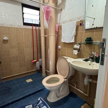 Blk 457 Clementi - $1000 for 1 guy (Aircon + WiFi) - walk to MRT - VERY HIGH FLOOR