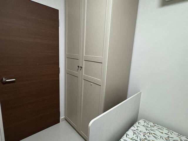 Looking for a Chinese male room mate to share (ad by direct owner)