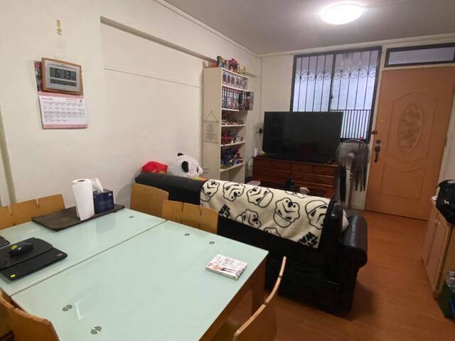 Room for Rent: 5-Minute Walk to Tiong Bahru MRT and Tiong Bahru Plaza