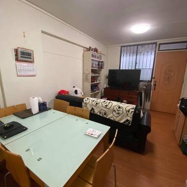 Room for Rent: 5-Minute Walk to Tiong Bahru MRT and Tiong Bahru Plaza