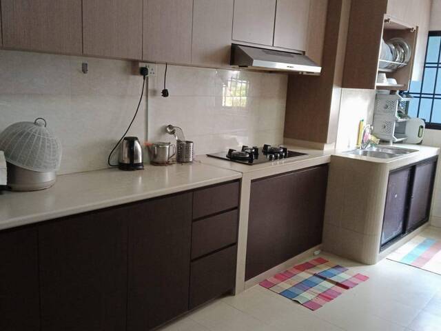 Blk 251 Jurong East - indian owner - $900 for 1 lady ; $1000 for couple