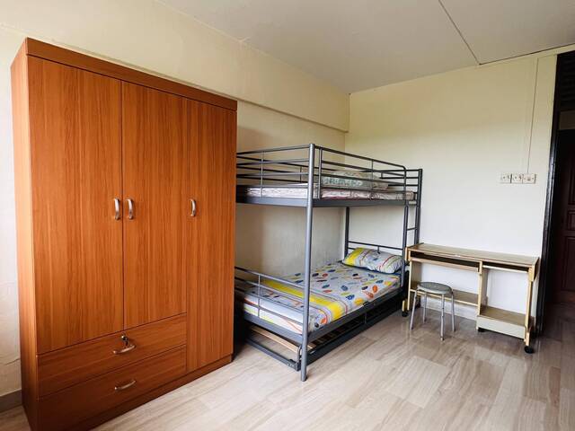 NEAR Lakeside MRT station. CLOSE to Boon Lay, Jurong East & Bukit Batok.