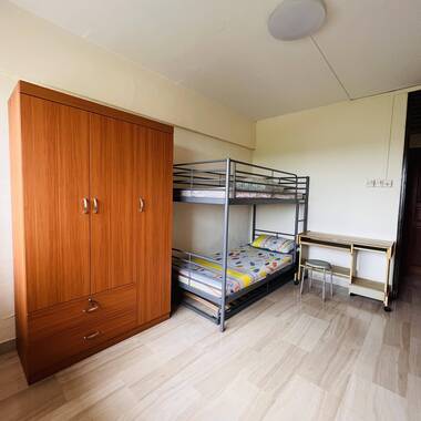 NEAR Lakeside MRT station. CLOSE to Boon Lay, Jurong East & Bukit Batok.