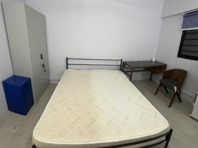 Common room at 23 bedok south avenue 1 for rent! Aircon wifi!