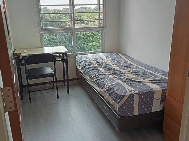 Common room at 512c yishun street 51 for rent! Wifi available! Cooking allowed!