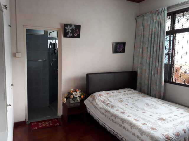 Kembangan MRT! Semi-D Masterroom For Rent