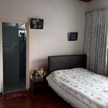 Kembangan MRT! Semi-D Masterroom For Rent