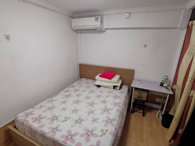 S$ 1400 /mo HDB Common Room For Two Pax