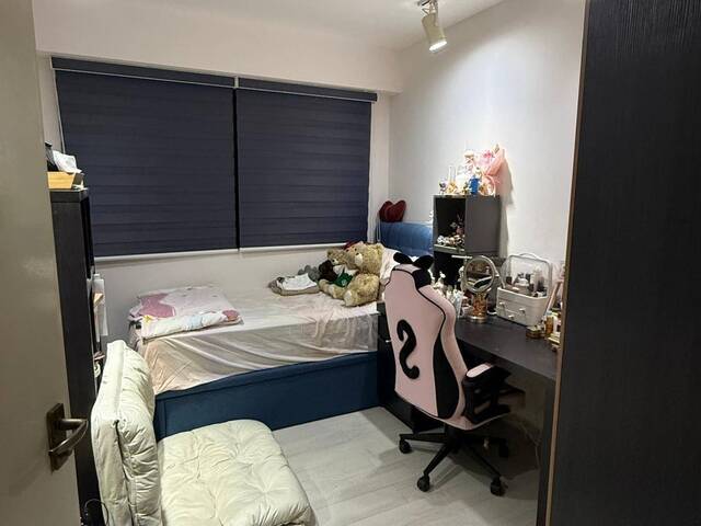 Looking for female tenant suitable for nurse working Sengkang general hospital