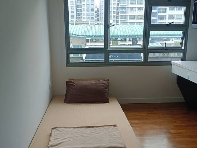 SUPER TOP CONVENIENCE LOCATION! HURRY, LRT & MRT ALL IN FRONT ALL AMENITIES WITHIN WALKING DISTANCE