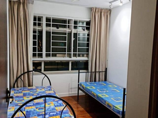 Female $500 Sengkang 541275 , Buangkok MRT * 万国地铁站