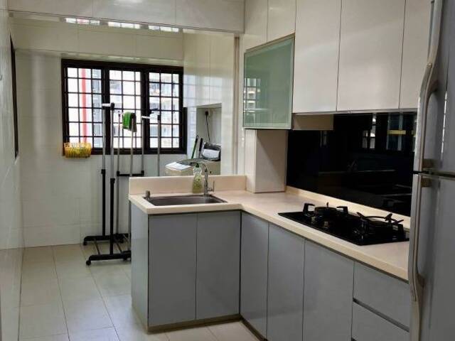 3 mins walk.. Woodlands/Admiralty room rental