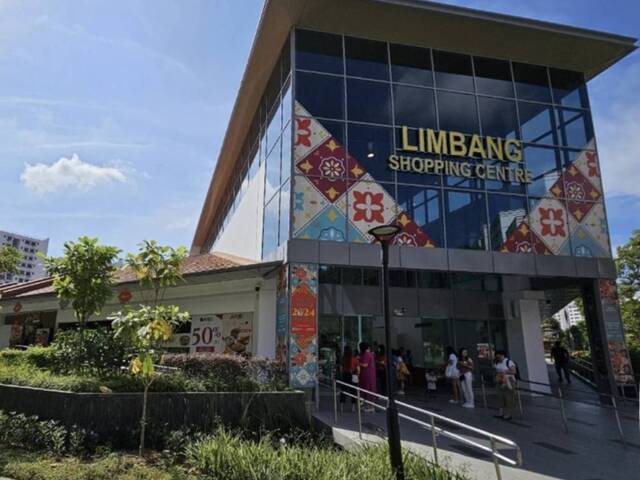 Nr Yew Tee & Choa Chu Kang Mrt, Nice Renovated Executive Apartment, Opposite McDonald's, Food Courts