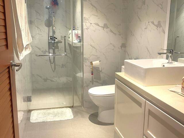 Common Room for rent at Ridgewood Condominium. Female Environment! NO AGENT FEE