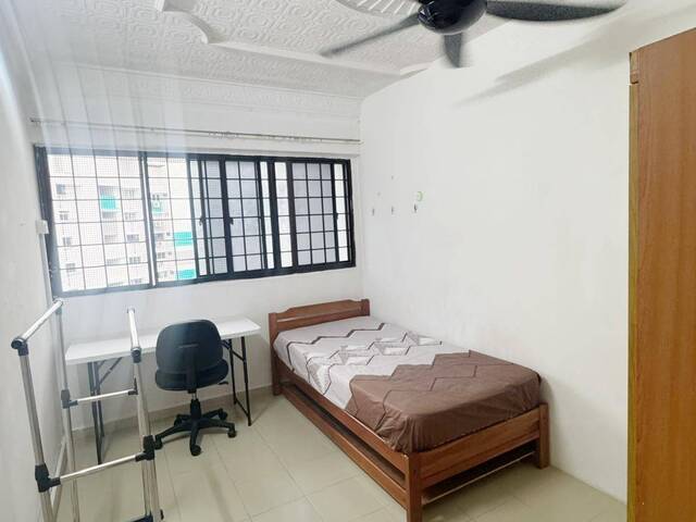 Blk 331 Jurong East - $700 for 1 guy (Ceiling Fan + WiFi) - can cook once a week