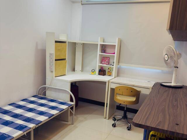 443C Fajar road, common room available for rent