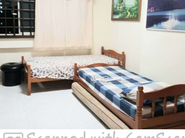 Affordable common room at 188 Pasir Ris Street 12