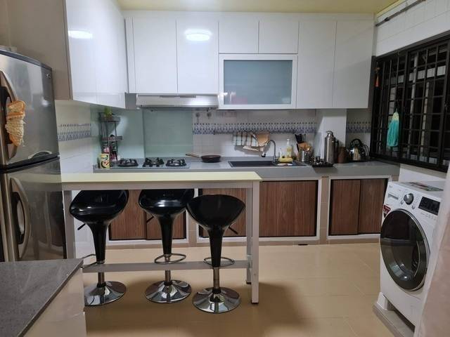 Affordable common room at 188 Pasir Ris Street 12