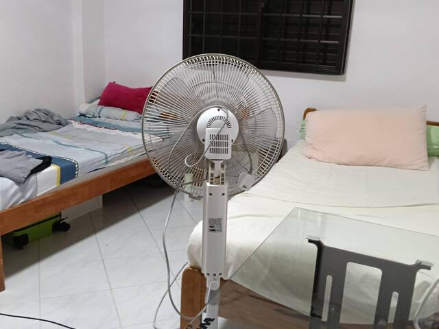 female sharing @ Blk 185 Boon Lay Ave.