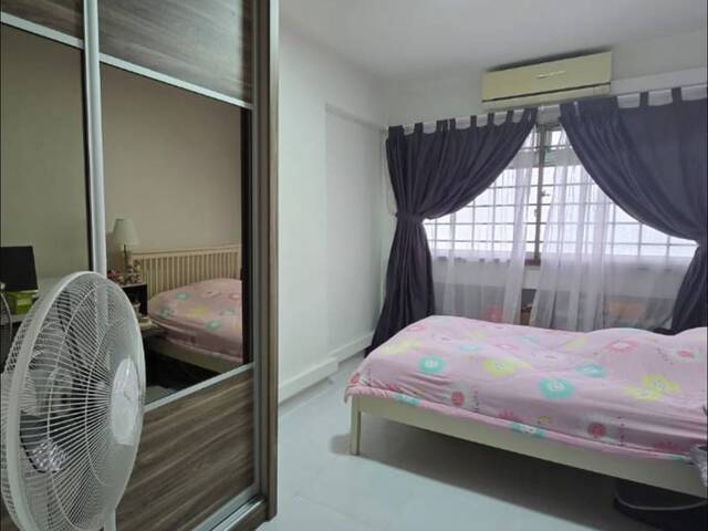 Common room at 816 Jurong West street 81 for rent! Aircon wifi!