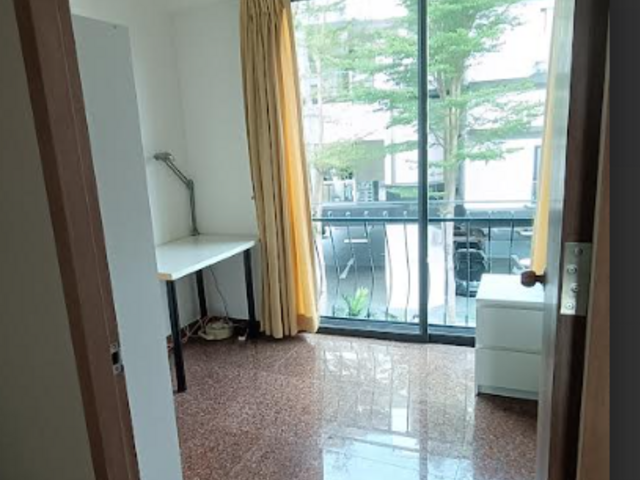 East facing single Cbrm behind Katong Shg Centre