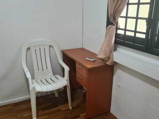 10 a Air-con room with window , for male Tenants only , 3 mins walk to Braddell mrt stn