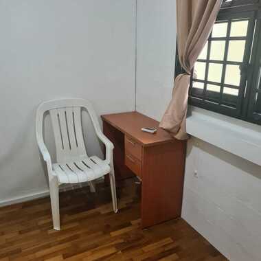 10 a Air-con room with window , for male Tenants only , 3 mins walk to Braddell mrt stn
