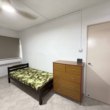 Pleasant Bedroom for 1 or 2 ladies sharing