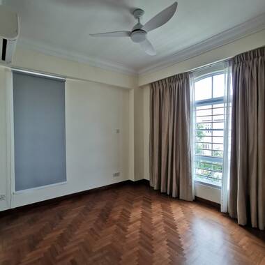 * 2 bedded condo ** Well maintained