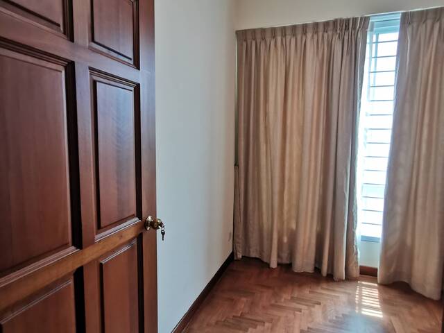 * 2 bedded condo ** Well maintained