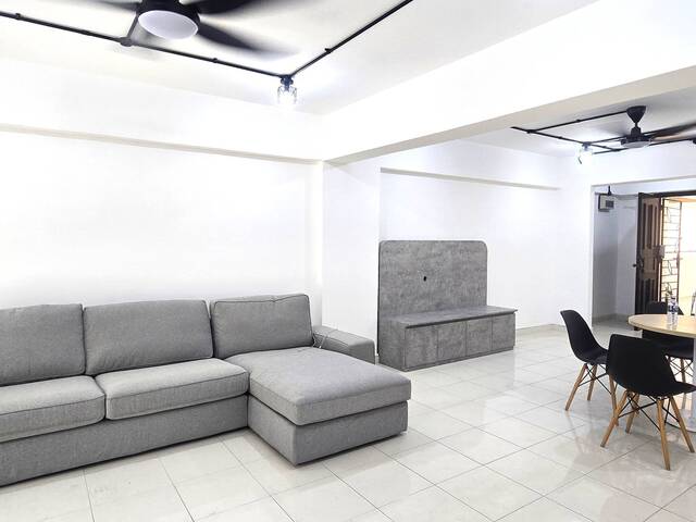 SUPER CHEAP! (3+1) 5I – Blk 684C Woodlands Drive 62– Near Admiralty MRT!