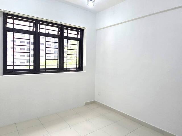 SUPER CHEAP! (3+1) 5I – Blk 684C Woodlands Drive 62– Near Admiralty MRT!