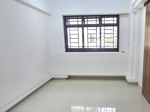 SUPER CHEAP! (3+1) 5I – Blk 684C Woodlands Drive 62– Near Admiralty MRT!